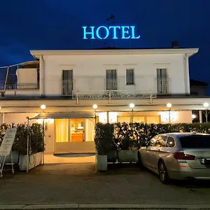 https://ca-nova-marghera.hotelinveneto.com